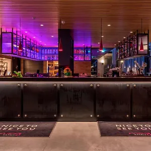4* מלון Moxy Frankfurt Airport